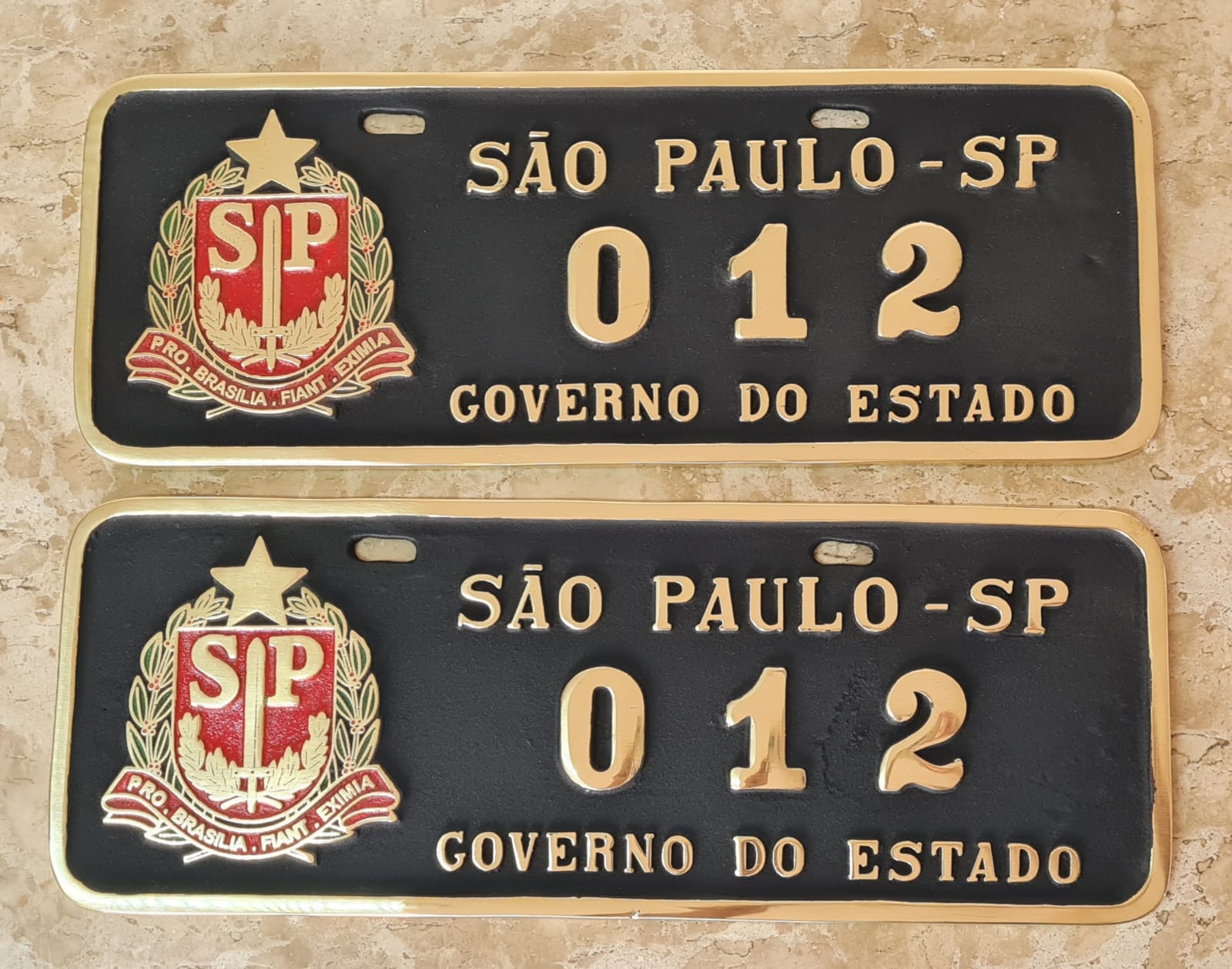 PLACA DE CARRO OFICIAL EM BRONZE FUNDIDO
